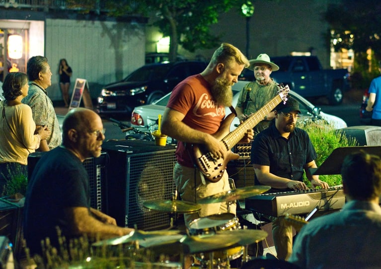 Five Tips for Hiring a Band to Play at Your Restaurant